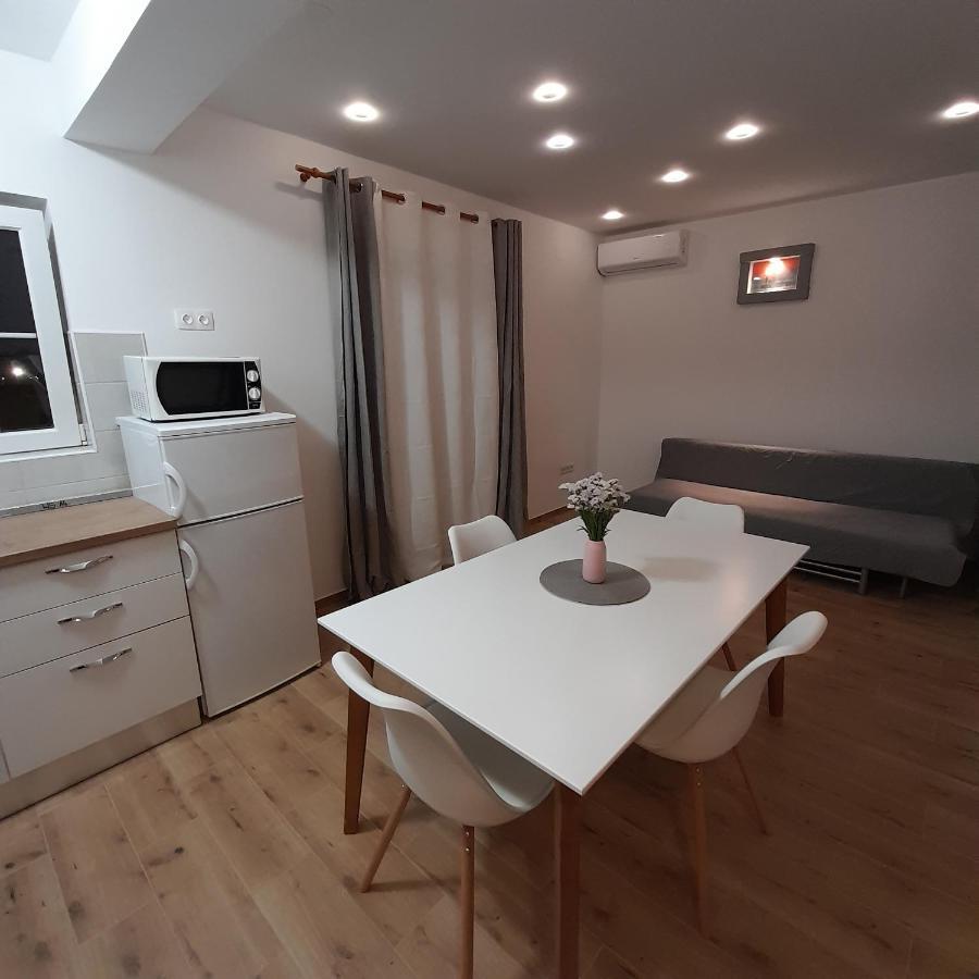 Apartments Filipovic Biograd Na Moru Exterior photo