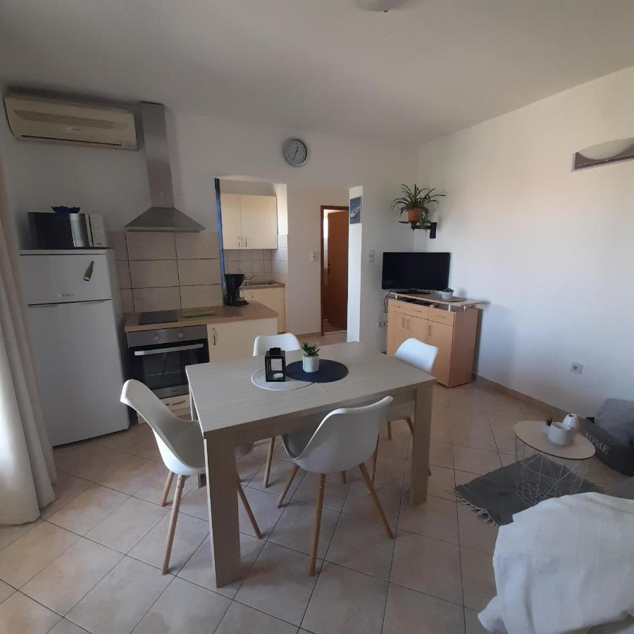 Apartments Filipovic Biograd Na Moru Exterior photo